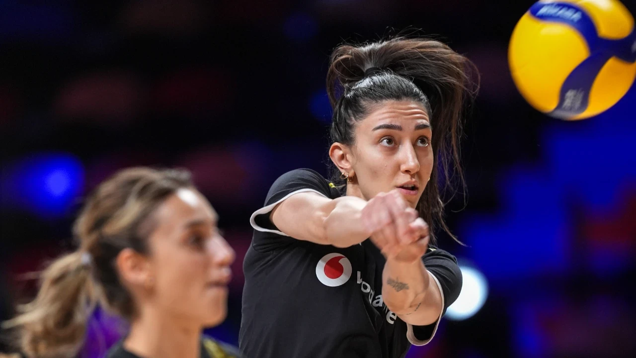 A Milli Kadın Voleybol Takımı, yarı final maçı hazırlıklarını sürdürdü