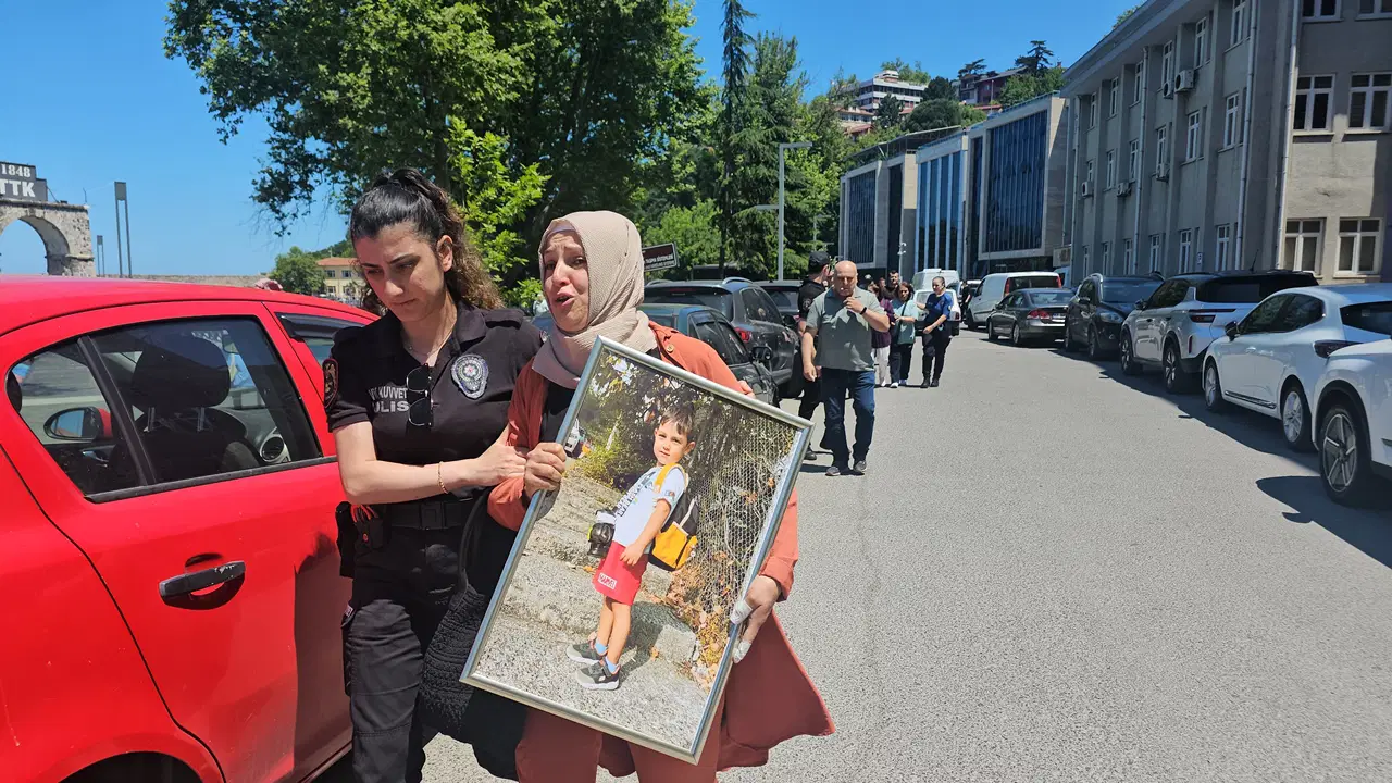 Sarp Eymen'in öldüğü kazanın duruşması sonrası gerginlik