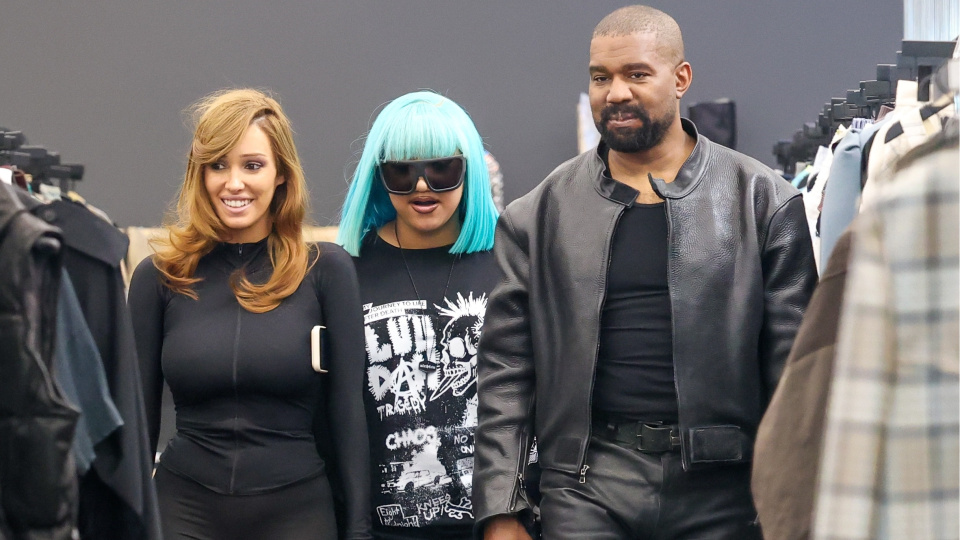 Kanye West, eşi Bianca Censori ile birlikte kızı North'u alışverişe çıkardı