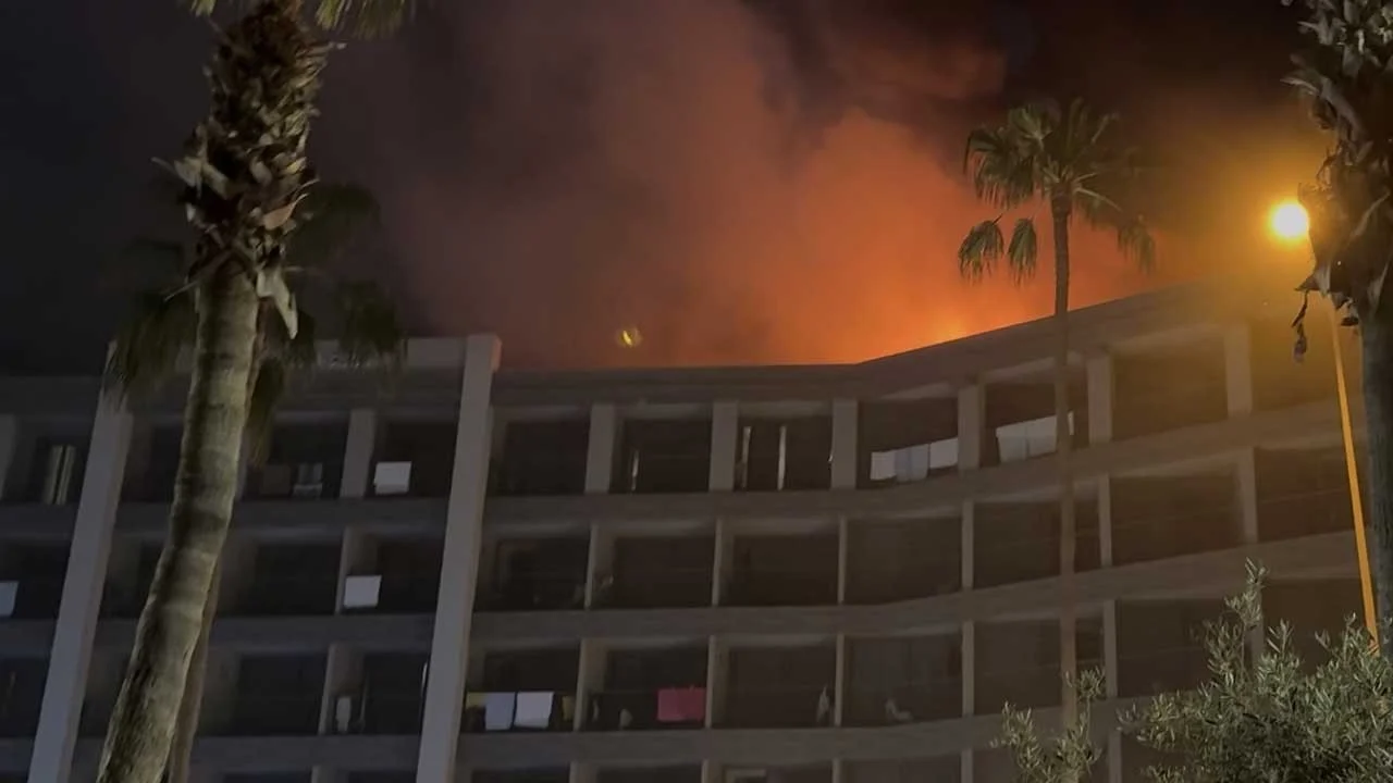 Alanya’da otel çatısında yangın