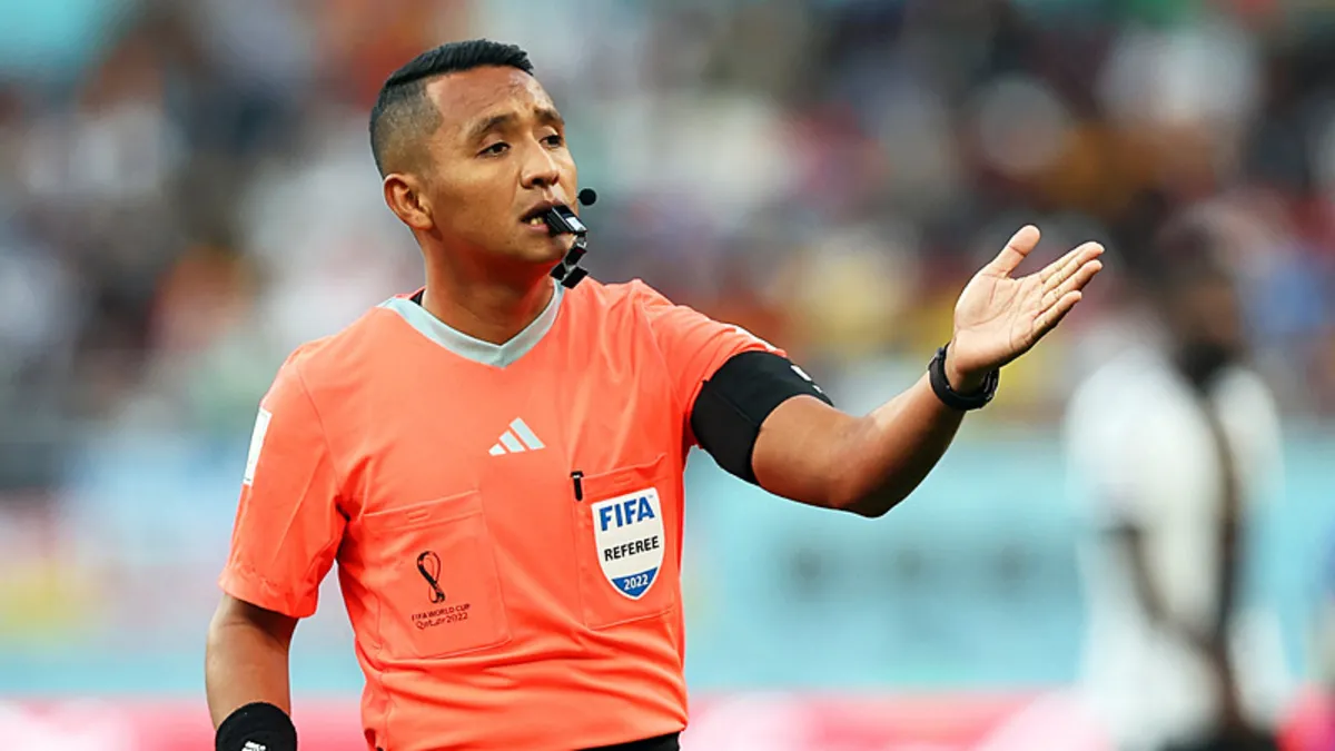 Türkiye-Paraguay maçının hakemi için uyardı: Kartları ve penaltıları bol...