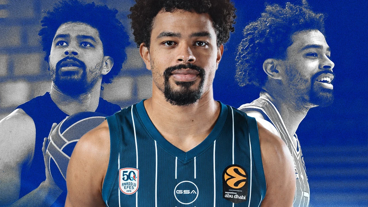 Anadolu Efes Collin Malcolm ile 2 yıllık sözleşme imzaladı