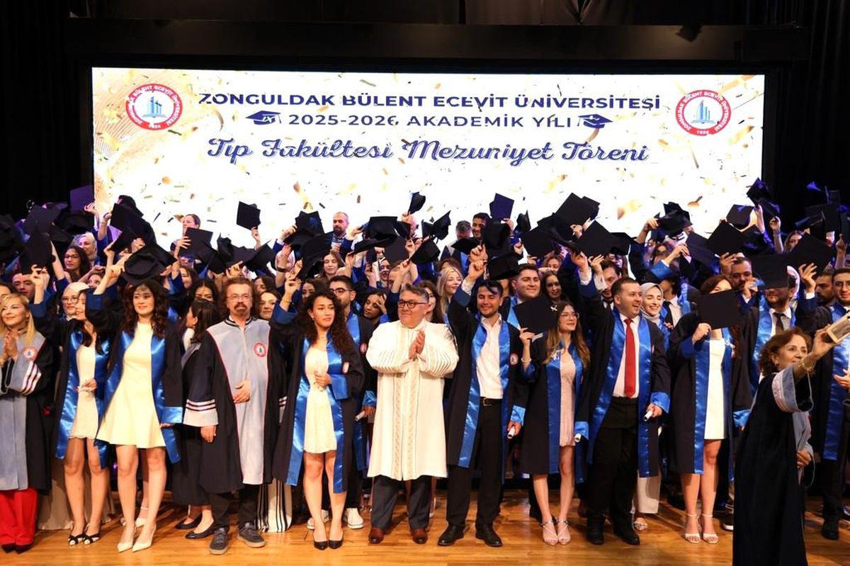 BEUN Tıp Fakültesi Mezuniyet Töreni Duygu Dolu Anlara Sahne Oldu