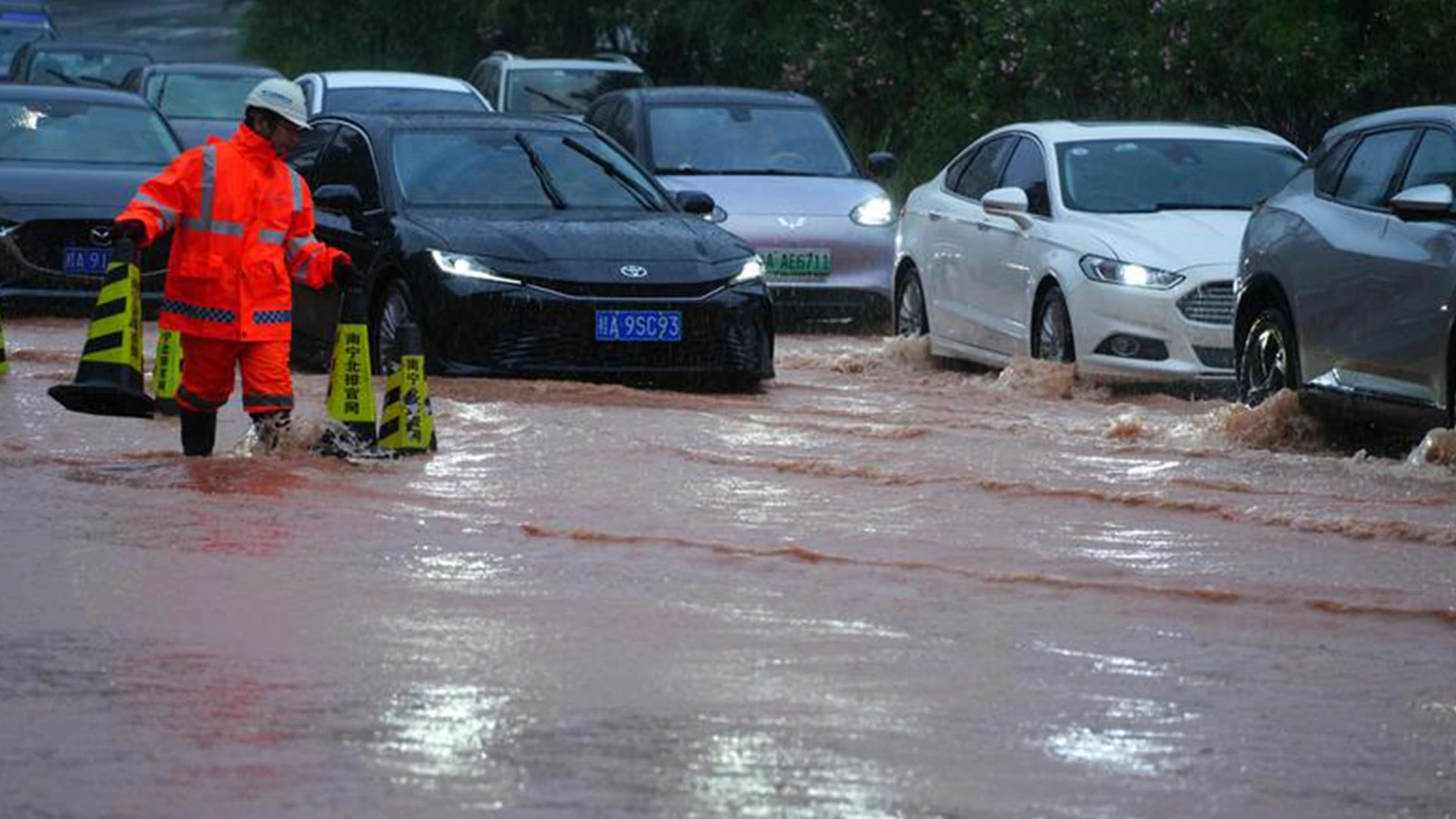 Çin'de sağanak sele neden oldu: 5 ölü