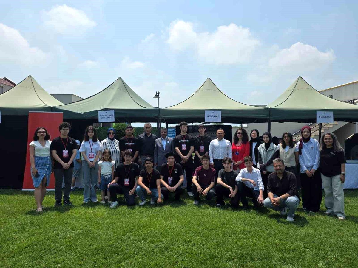 Düzce'de Öğrencilerin Geliştirdiği Projeler Bilim Şenliği'nde Büyük İlgi Gördü