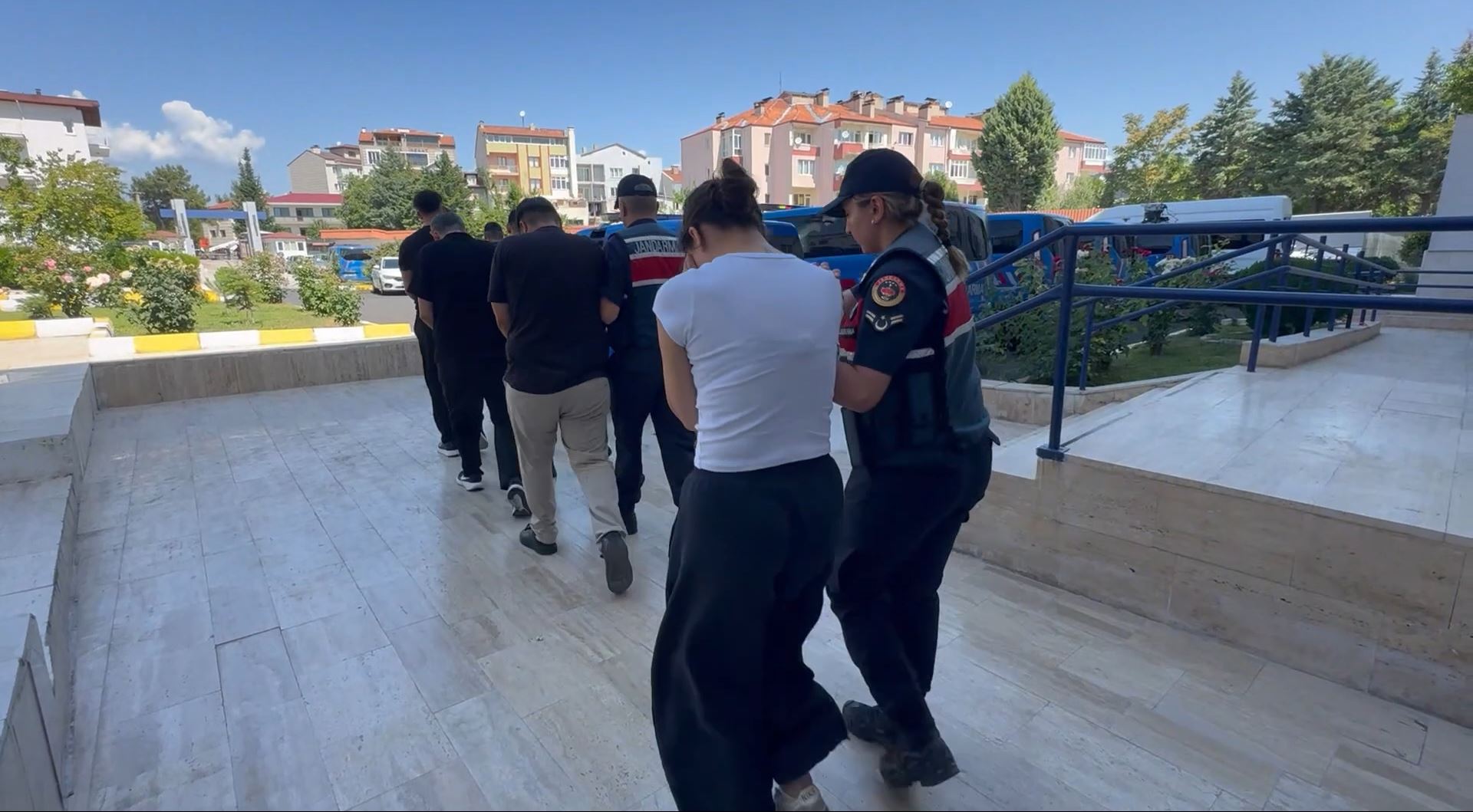 12 milyarlık yasa dışı bahis ağına büyük operasyon. 100 şüpheli tutuklandı