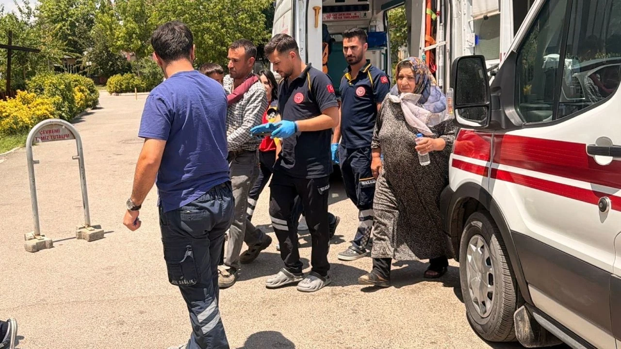 Otomobil takla attı: 2'si çocuk 4 yaralı