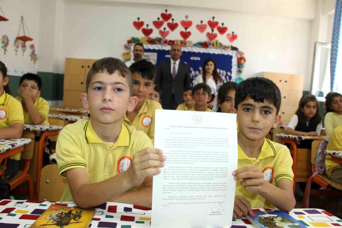 Bakan Tekin'den Şırnaklı öğrencilerin mektuplarına duygusal cevap