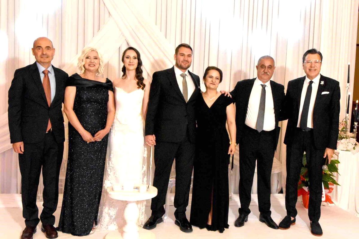 Özyapar ve Handır ailelerinin mutlu günü