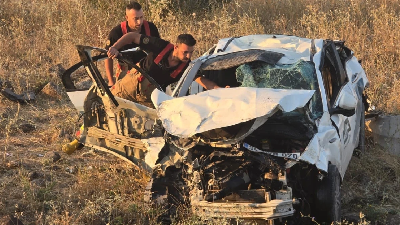 Feci kaza! Otomobil tarlaya uçtu: Ölü ve yaralılar var