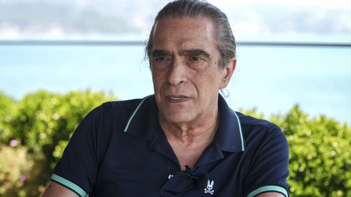 Sanatçı Fahir Atakoğlu: "15 Temmuz Destanı'nı bir daha tekrarlanmaması için yazdım”