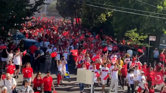 Türk taraftarlar stadyuma böyle gitti