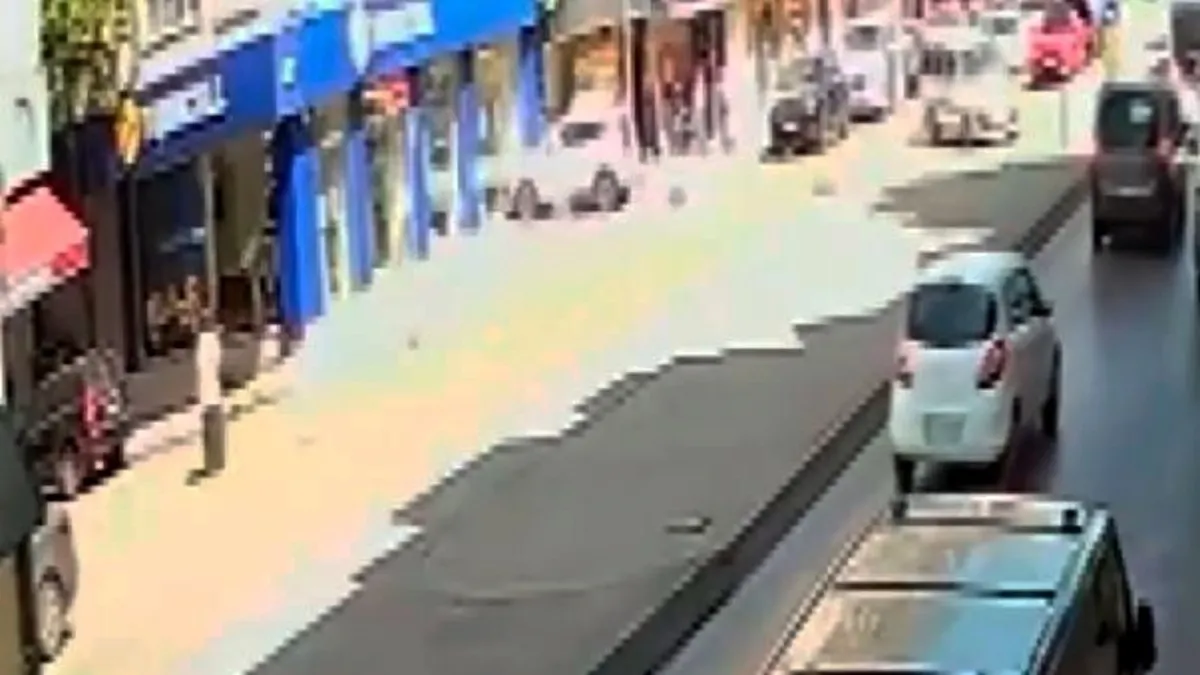 Yolda ters yöne giren cip iş yerine daldı
