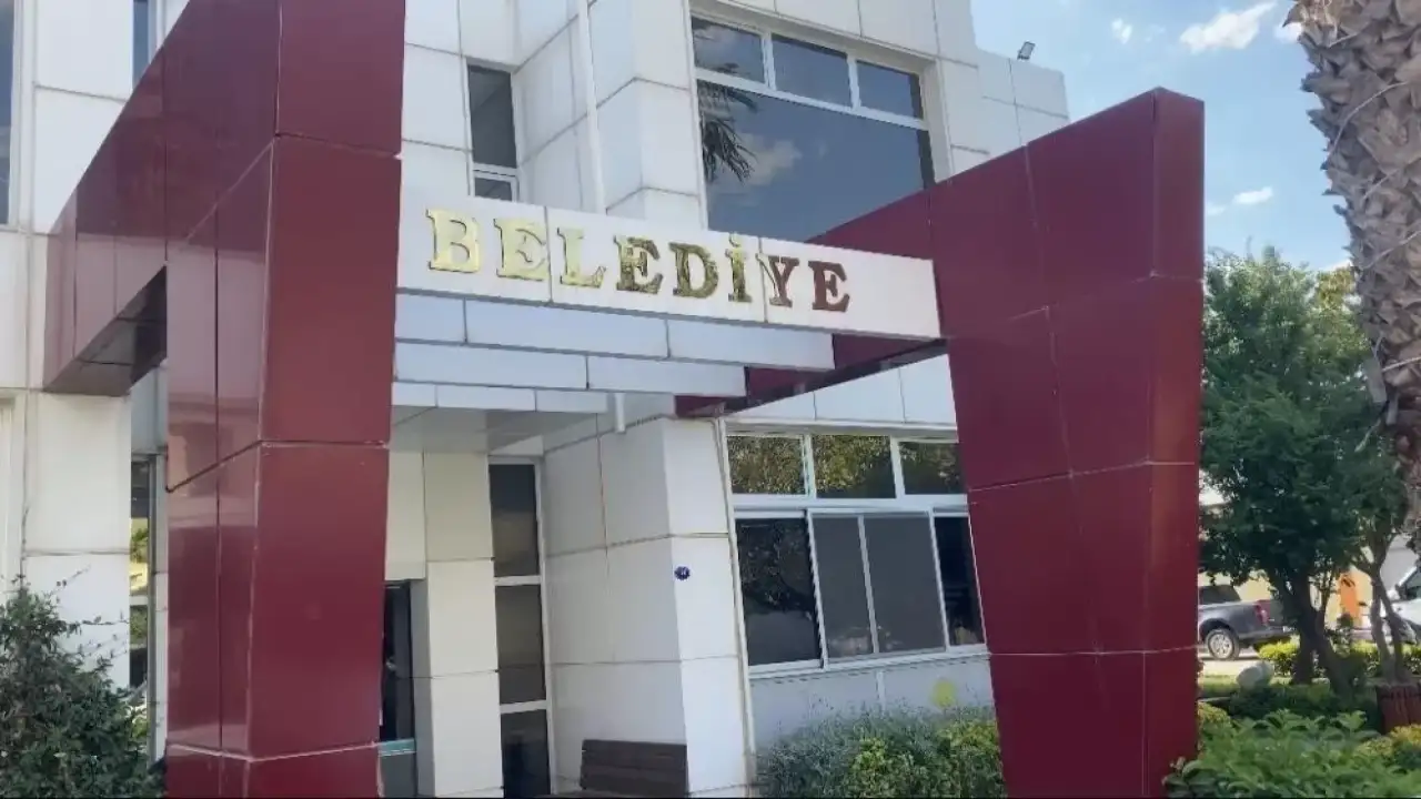 Seferihisar Belediyesine yönelik rüşvet soruşturmasında yeni gelişme! İmar ve Şehircilik Müdürü tutuklandı
