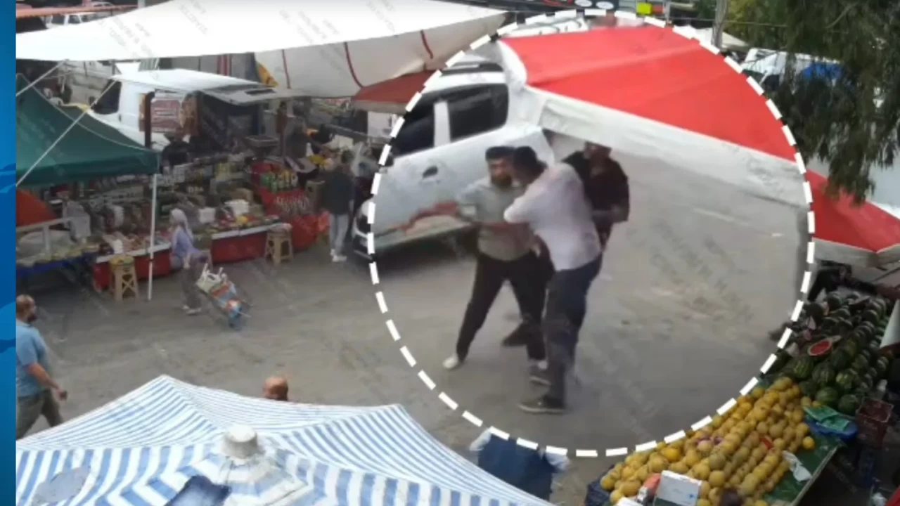 İzmir'de zabıta memurlarına bıçak ve kasalı saldırı: Bir kişi yaralandı