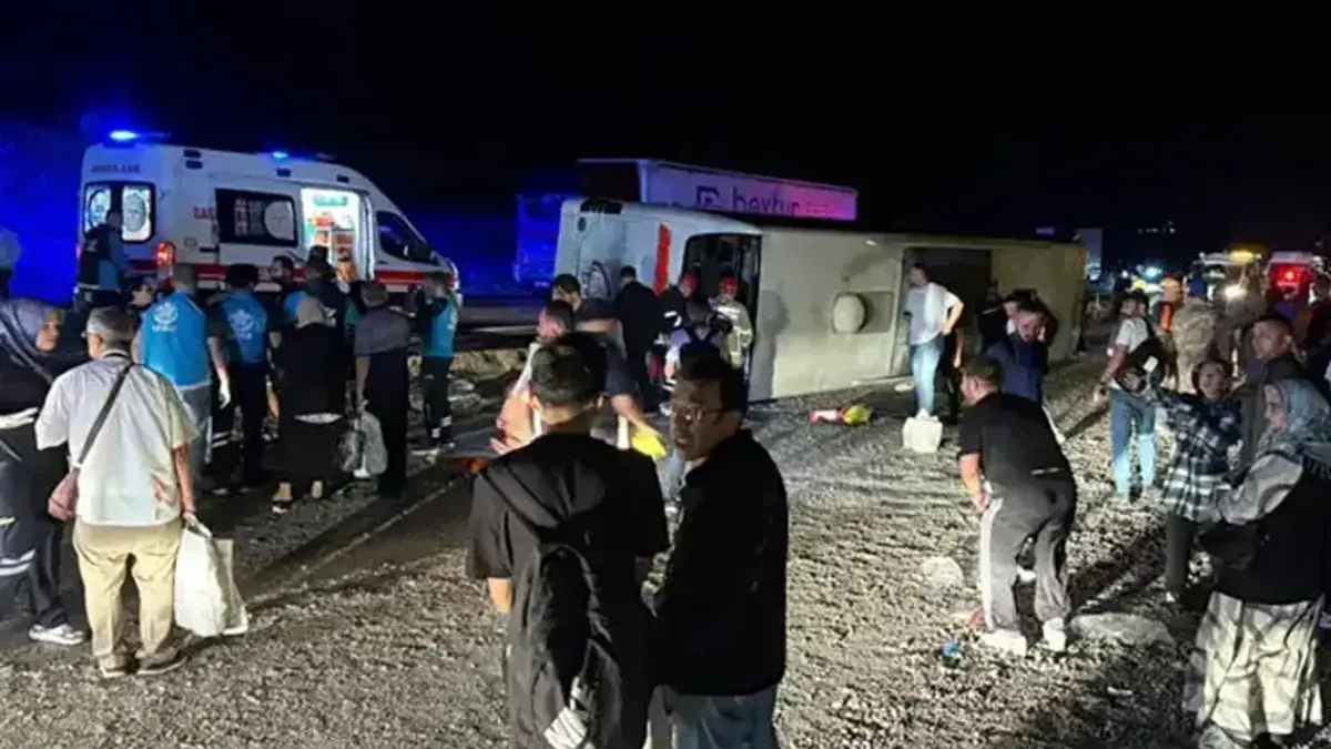 Kırıkkale'de feci kaza! Yolcu otobüsü şarampole devrildi: 29 yaralı