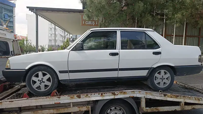 Otomobille önünü kestiği aracın sürücüsüne balta teşhir etti, 420 bin lira ceza aldı