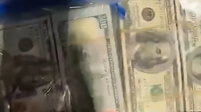 Eski belediye başkanının evinden bavul bavul dolar çıktı