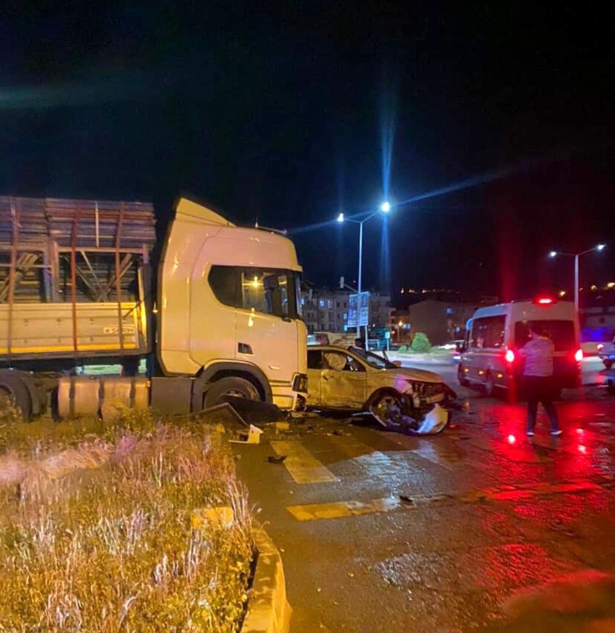 Bayburt'ta tır cipe çarptı: 1 yaralı