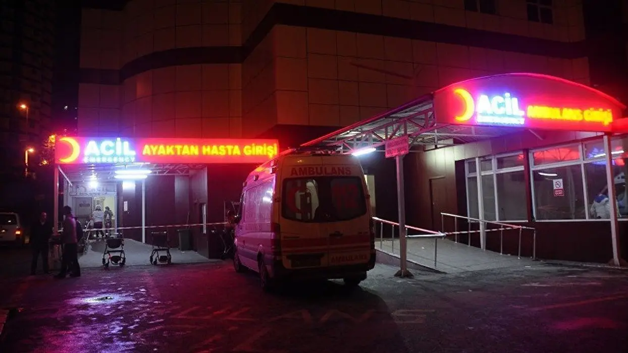 Kırımızı ışıkta dehşet! Tırın çarptığı zincirleme kazada 1'i ağır 5 yaralı