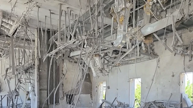 İsrail savaş uçakları Lübnan'da banka binasını vurdu: Yıkımın boyutu gözler önüne serildi