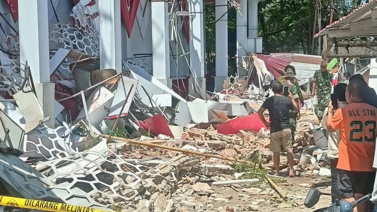 Endonezya'da 6,7 büyüklüğünde deprem: 1 ölü, 76 yaralı