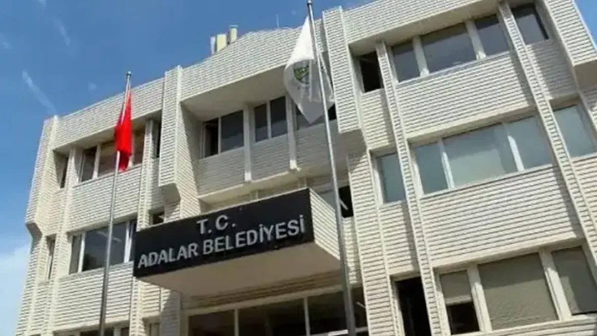 Adalar Belediyesi'ne 'yolsuzluk' operasyonu: Başkan Akpolat dahil 41 gözaltı