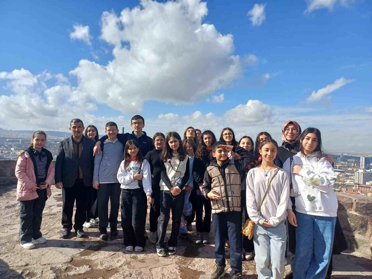 Öğrencilerden 2,5 yıllık yazarlık başarısı