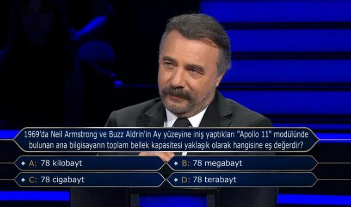 1969'da Neil Armstrong ve Buzz Aldrin'in Ay yüzeyine iniş yaptıkları "Apollo 11" modülünde bulunan ana bilgisayarın topl..