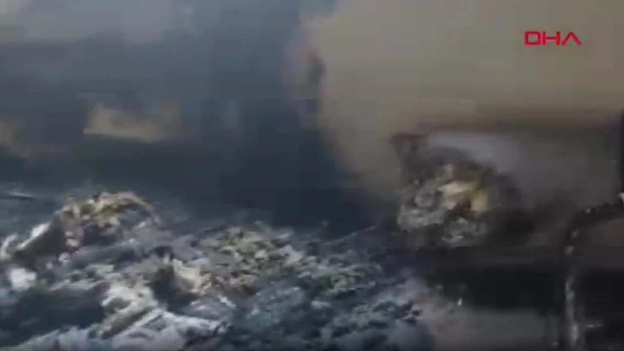 Çakmakla oynayan çocuğun çıkardığı yangın evi kullanılamaz hale getirdi