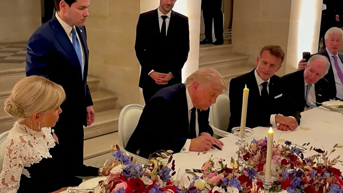 Tarihi imza kameralara yansıdı: Trump İran mutabakatını Versay’da onayladı