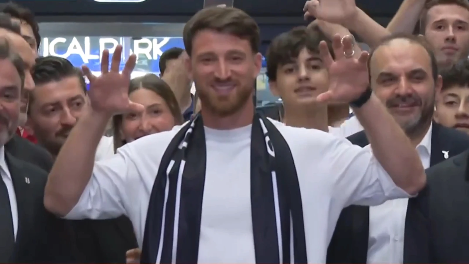 Beşiktaş'ın yeni transferi Salih Özcan İstanbul'a geldi