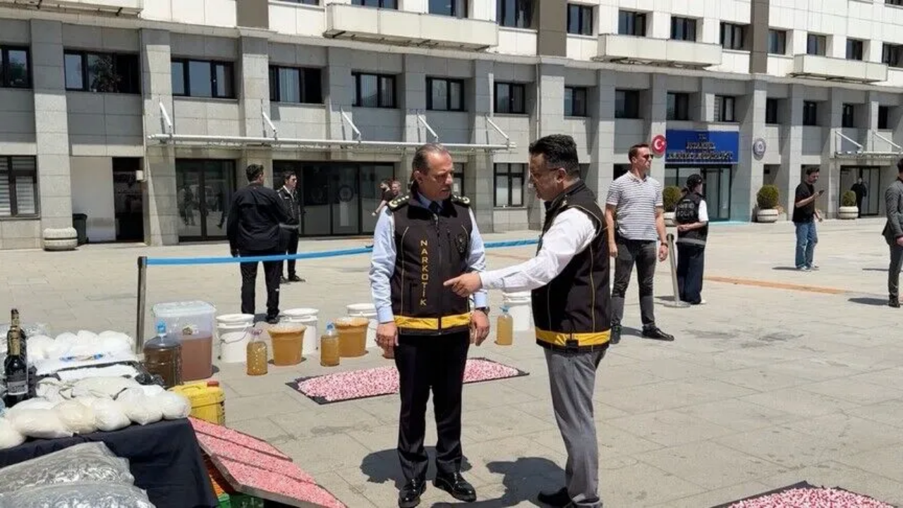 İstanbul merkezli operasyonlarda 1 ton 45 kilogram uyuşturucu ele geçirildi