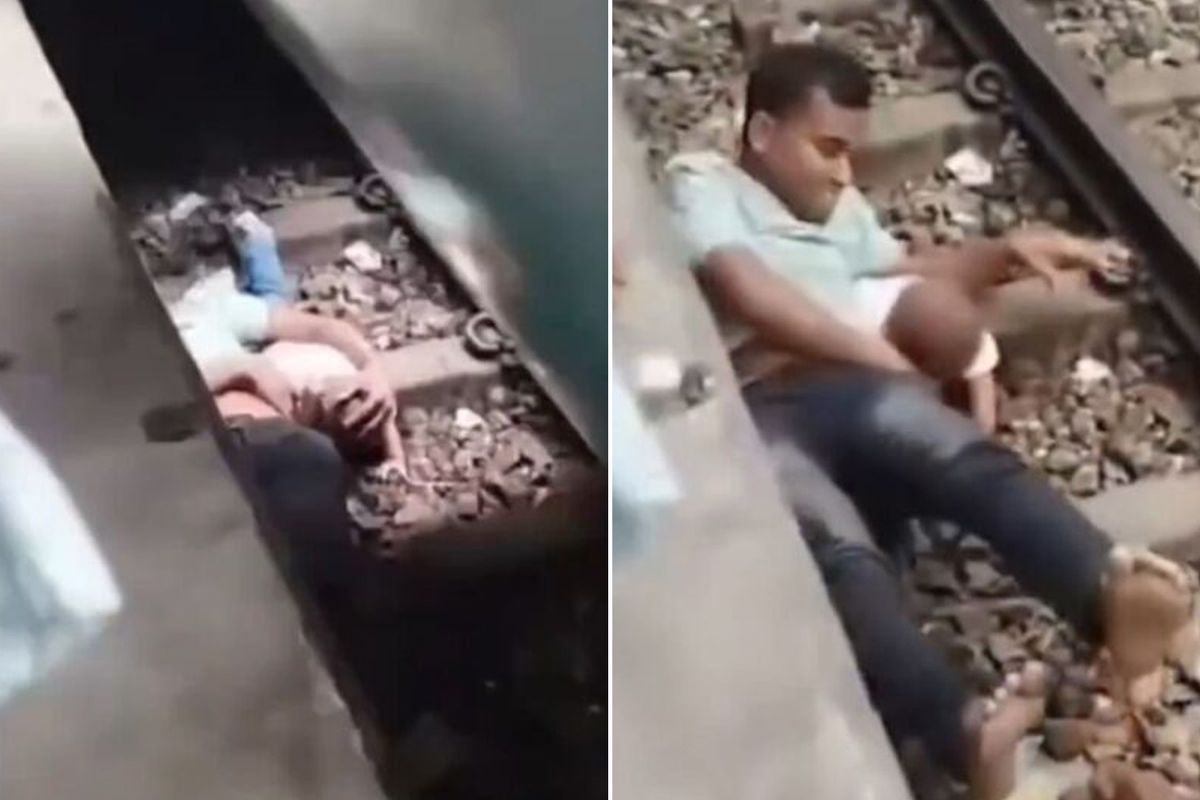 Mucize kurtuluş! Raylara düşen çocuğunu kucağına aldı, üzerinden vagonlar geçti