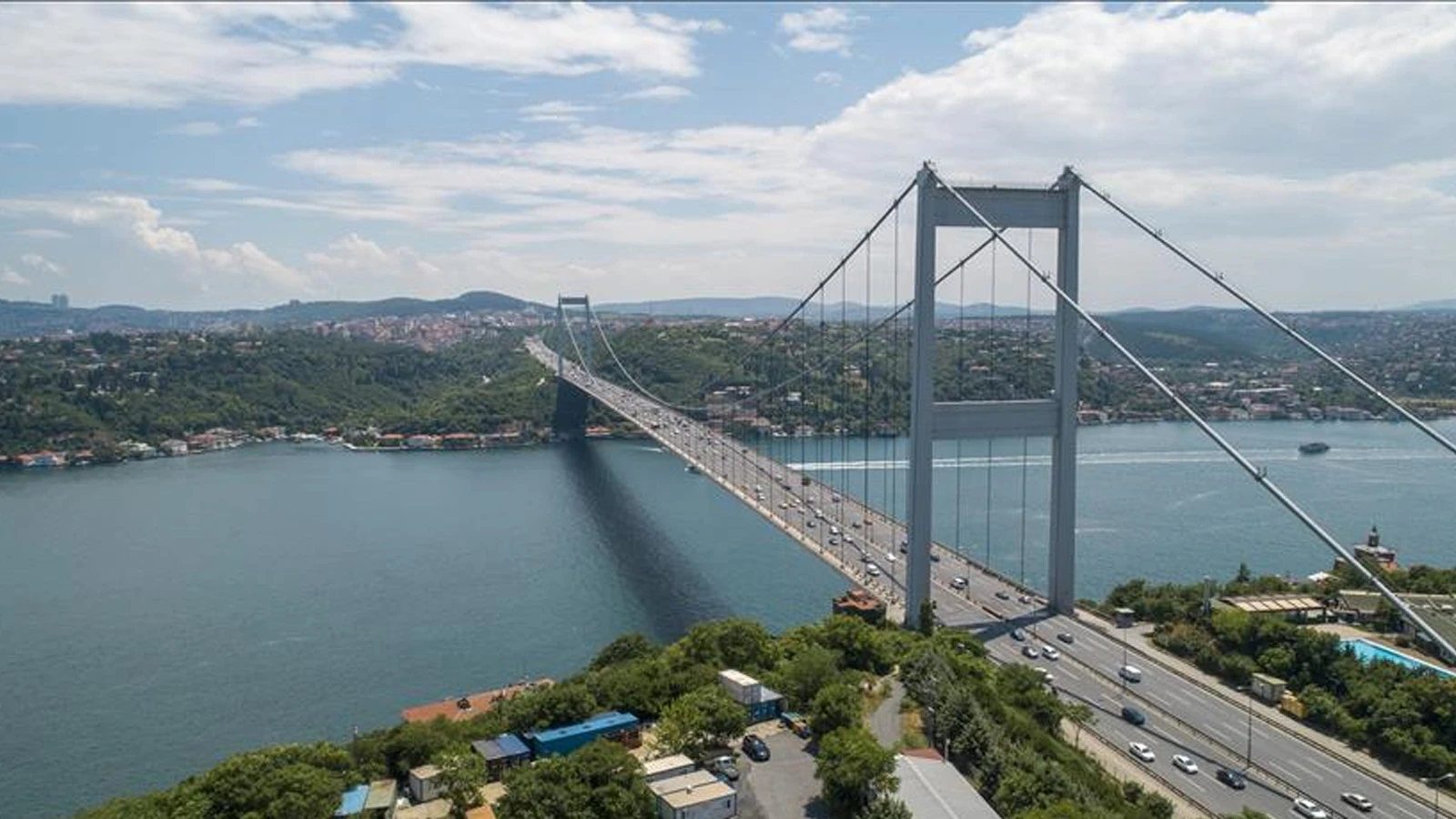İstanbul Boğazı'nda gemi trafiği çift yönlü askıya alındı