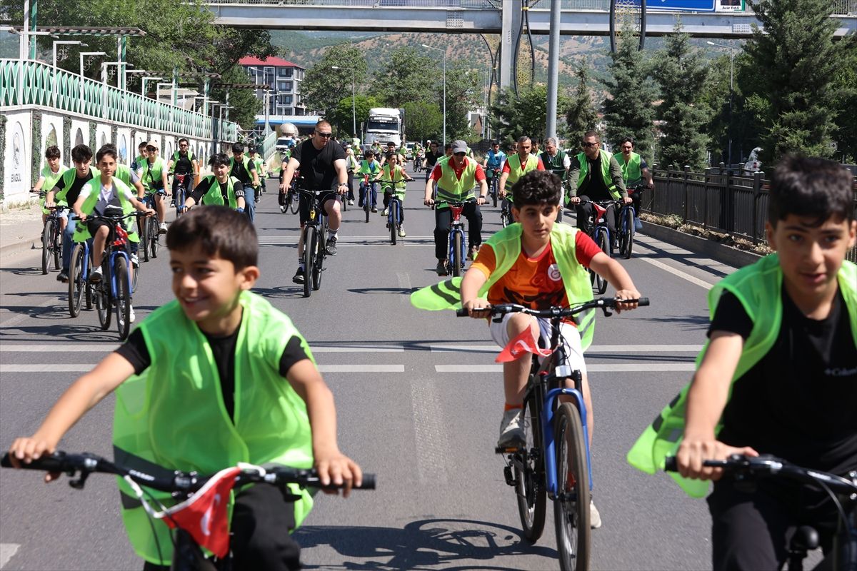 Siirt ve Bingöl'de Yeşilay'ın organizasyonunda sağlıklı yaşam için pedal çevrildi