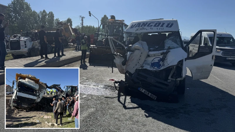 Hakkari'de kamyon ile minibüs çarpıştı: Ölü sayısı 3’e yükseldi