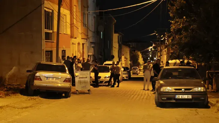 Eskişehir'de komşu aileler arasında sokak kavgası! 1'i polis 11 yaralı