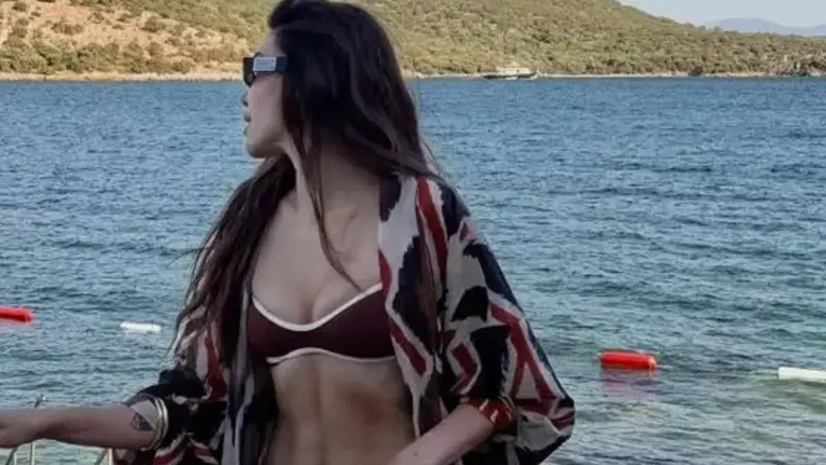 Dilara Aksüyek’ten Bodrum’da Dikkat Çeken Paylaşımlar! Sanal Medyada Büyük Yankı Uyandırdı