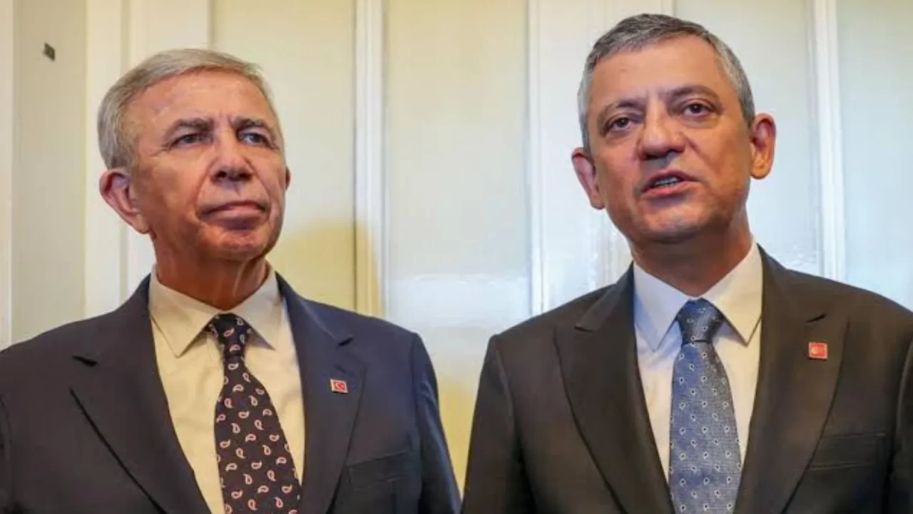 Bu iddia ortalığı sallar! Uçakta Özgür Özel ile Mansur Yavaş vatandaştan sert tepki! İki isim de neye uğradıklarını şaşırdı!