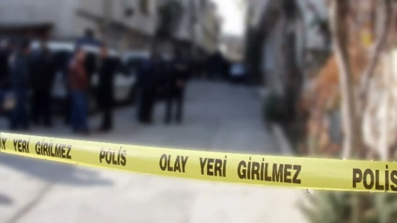 Samsun'da kıskançlık dehşeti: Erkek arkadaşını boğazından bıçakladı!