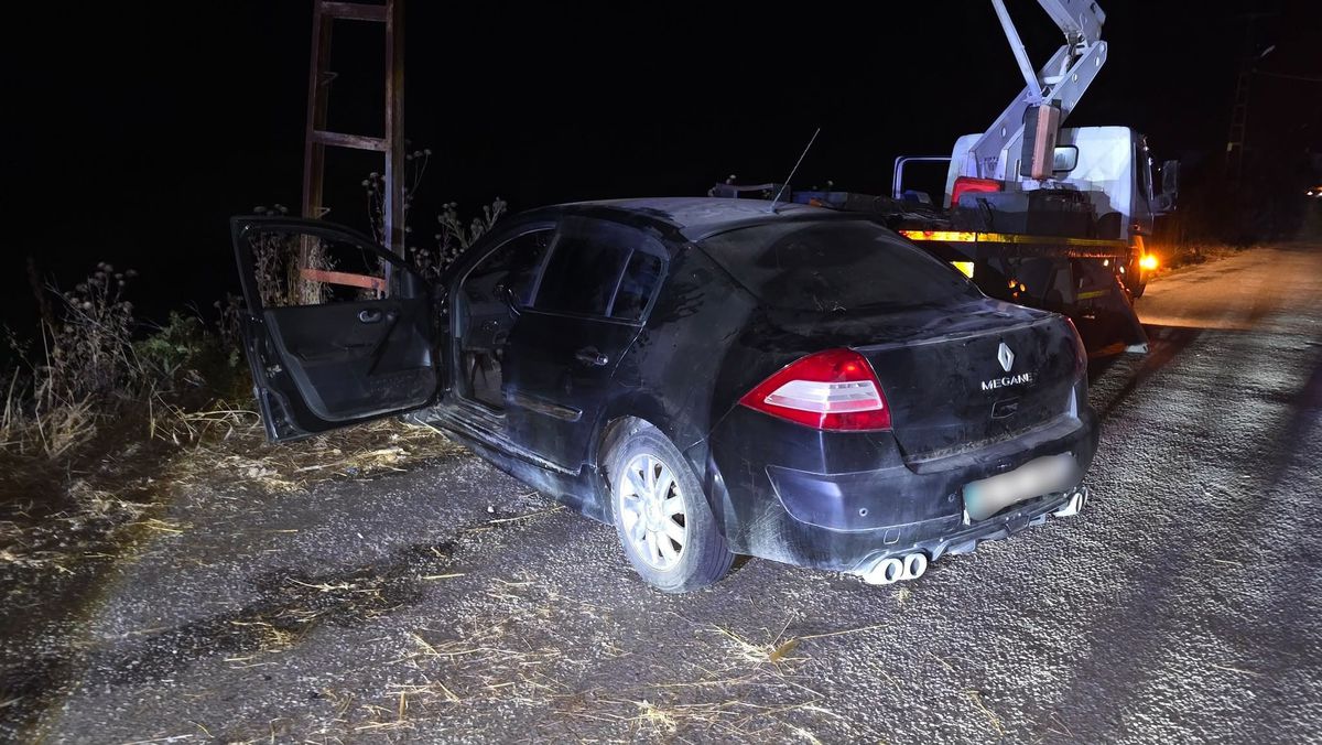 Elektrik direğine çarpan otomobilin alkollü sürücüsü ağır yaralandı