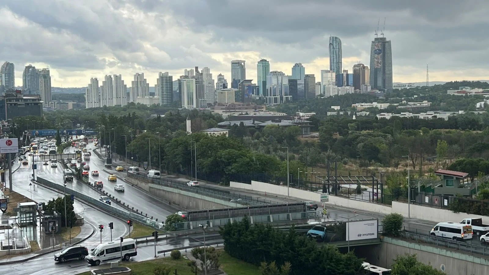 İstanbul'da sağanak yağış etkili oluyor