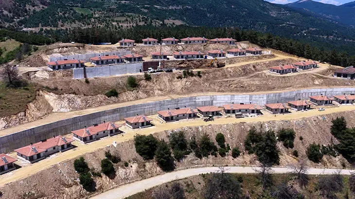 Ödemiş afet konutları yangının birinci yılında teslim ediliyor