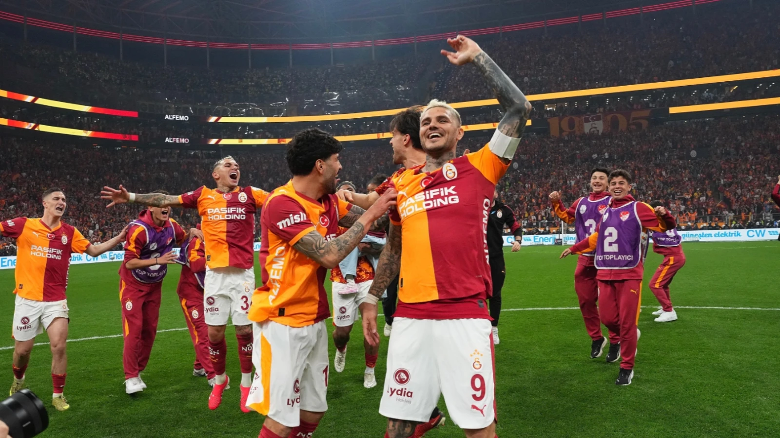 Mauro Icardi, 25 valizle İstanbul'dan ayrıldı