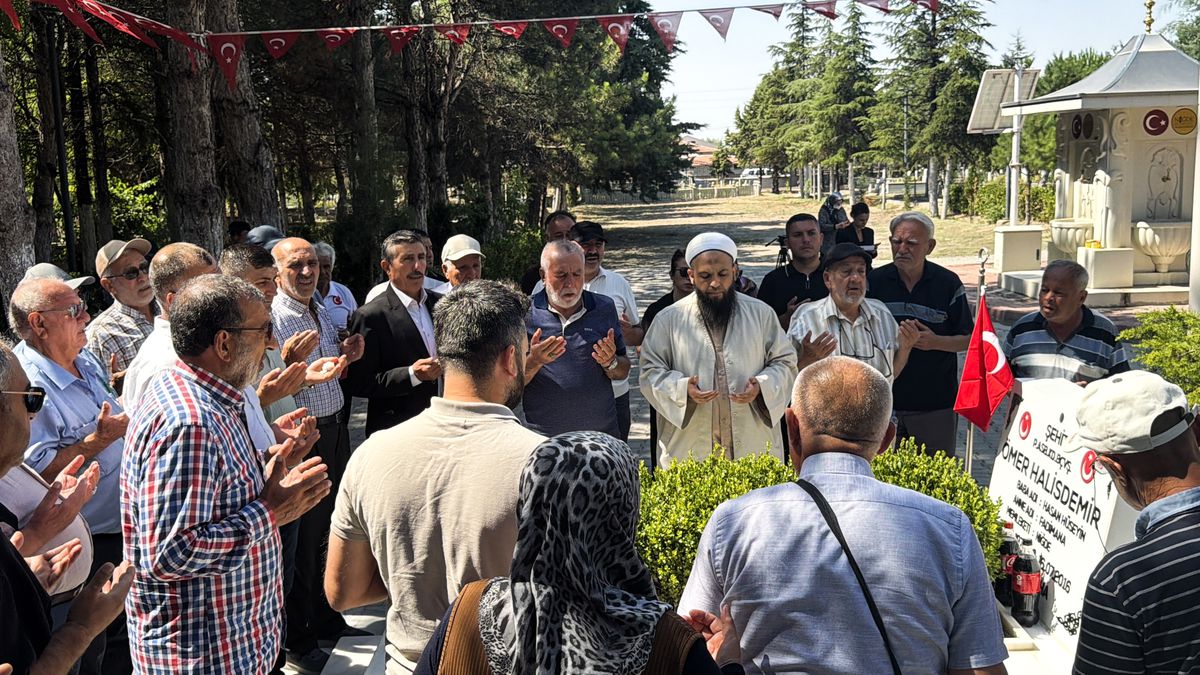 Astsubay Ömer Halisdemir'in Kabri Ziyaretçi Akınına Uğruyor