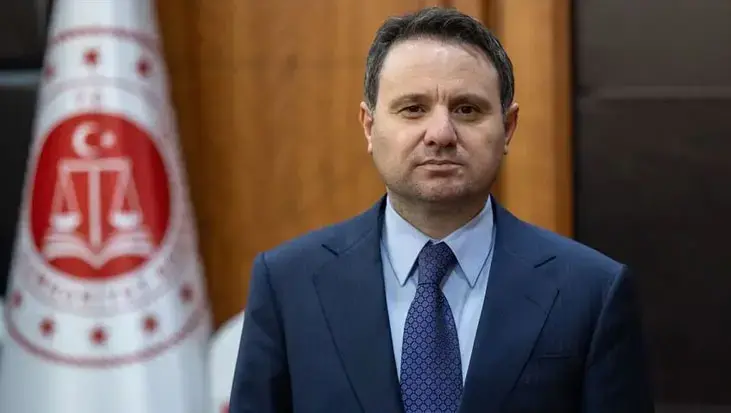 Bakan Gürlek'ten Kızılay'a 150 bin liralık bağış! Manevi tazminatı ihtiyaç sahipleri için bağışladı