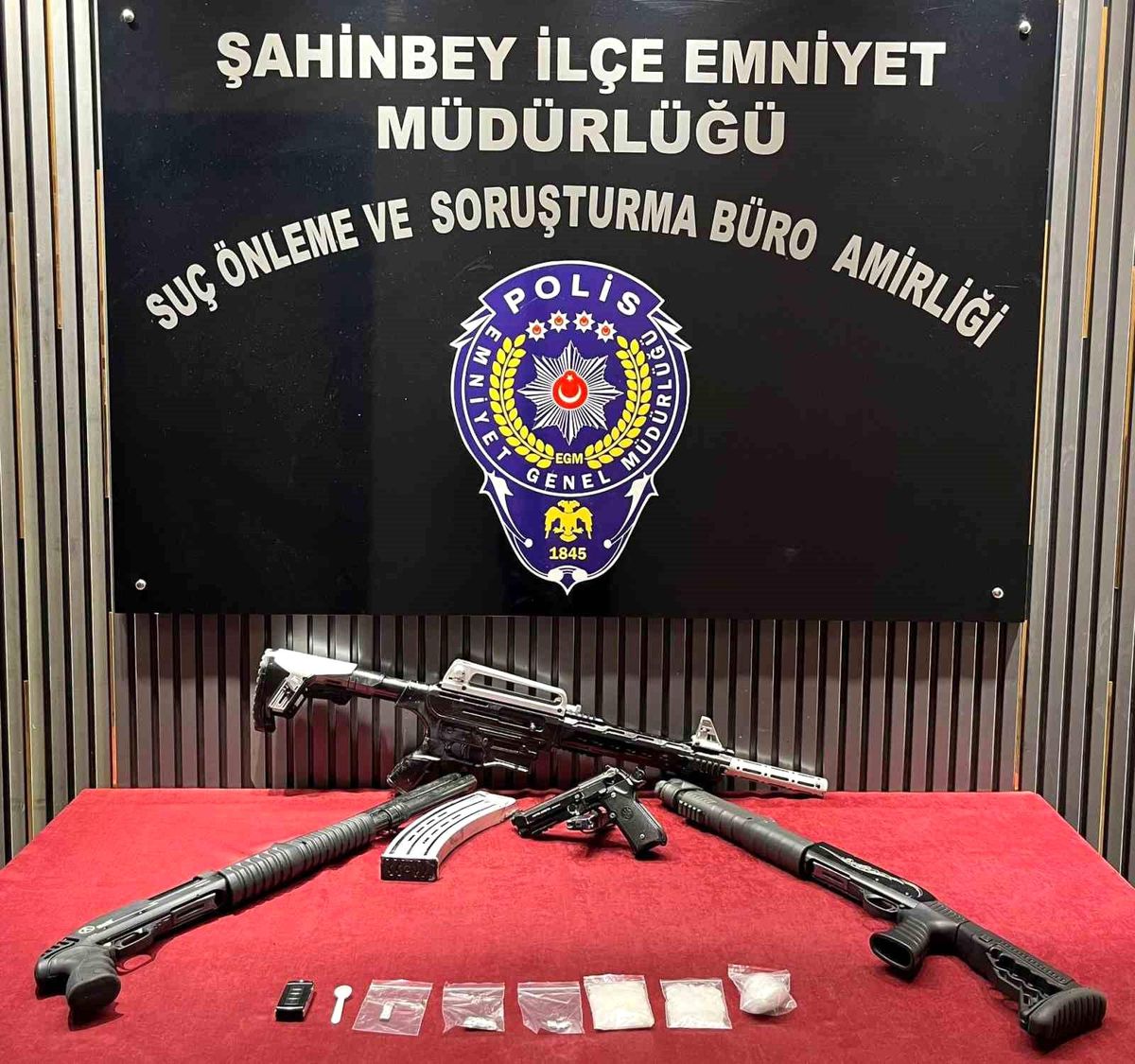 Gaziantep'te 4 afet ruhsatsız silah ele geçirildi: 2 gözaltı