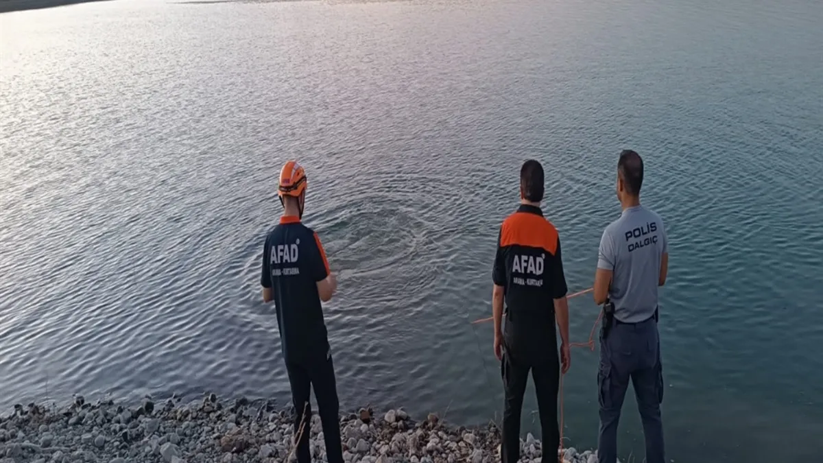 Serinlemek için girmişti: Baraj gölünde boğulan gencin cenazesine bulundu