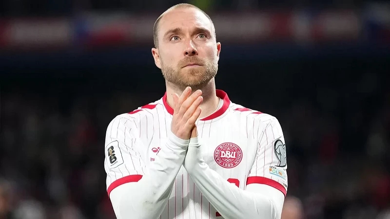 Maçta yere yığılan Eriksen'den iyi haber geldi